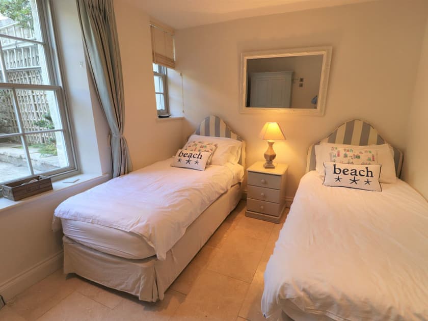 Twin bedroom | Villa Amanti, Ventnor