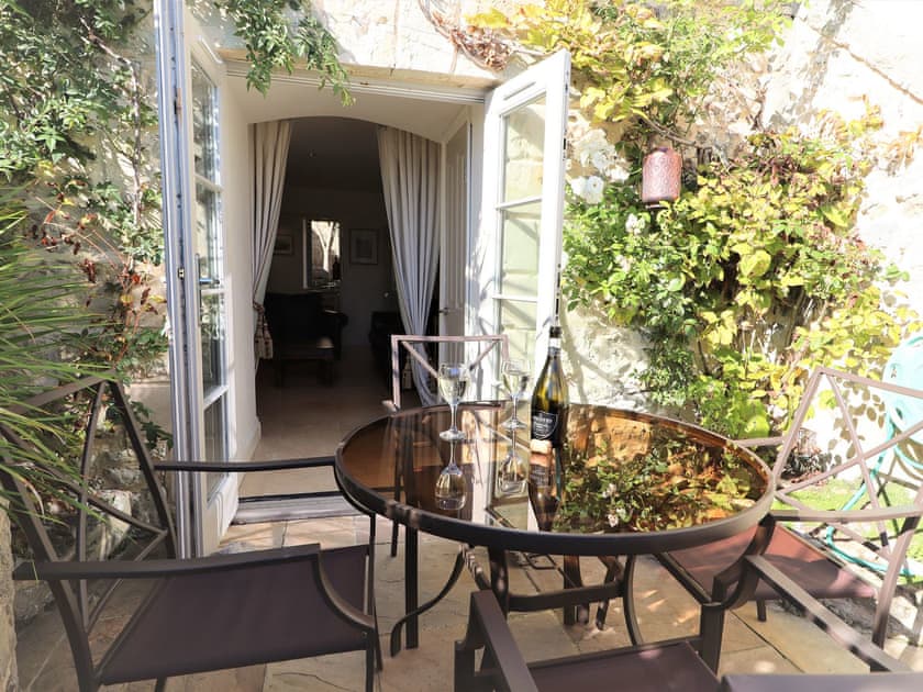 Outdoor area | Villa Amanti, Ventnor