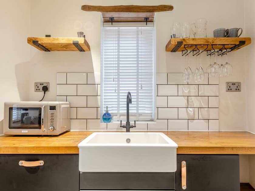 Kitchen | Patience Cottage, Milton-Under-Wychwood