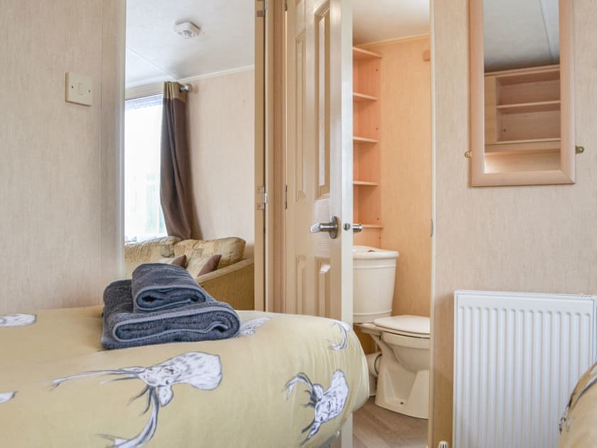 Twin bedroom | Forest Views Caravan Park- Ruan’s Roost - Forest Views Caravan Park, Moota, near Cockermouth