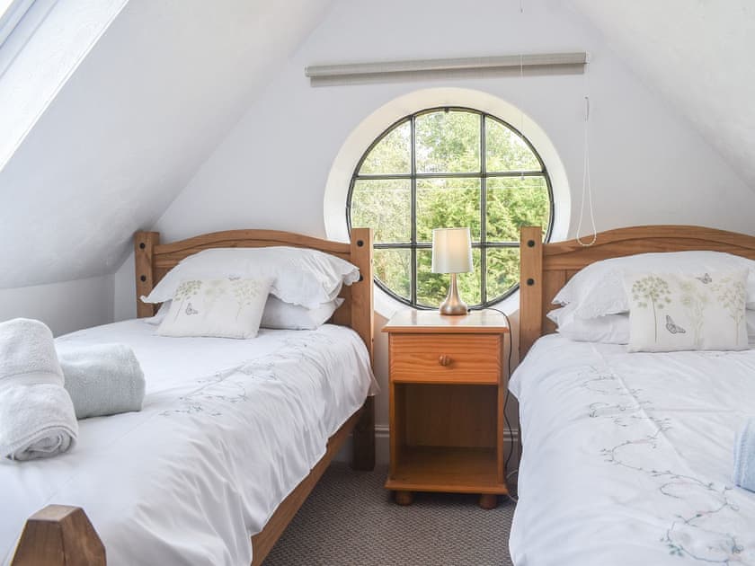 Twin bedroom | The Coach House - Grange Farm Holidays, Wootton, near Ryde