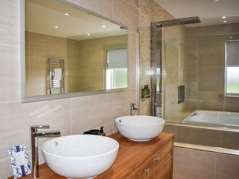 Bathroom | Ryka Lodge, All Outer Hebrides