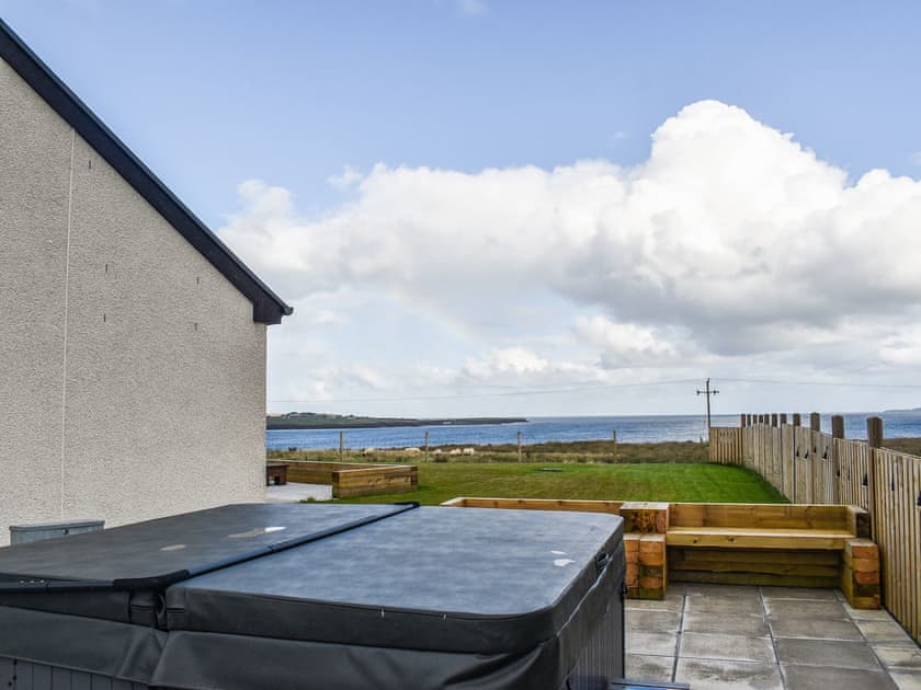 Hot tub | Ryka Lodge, All Outer Hebrides