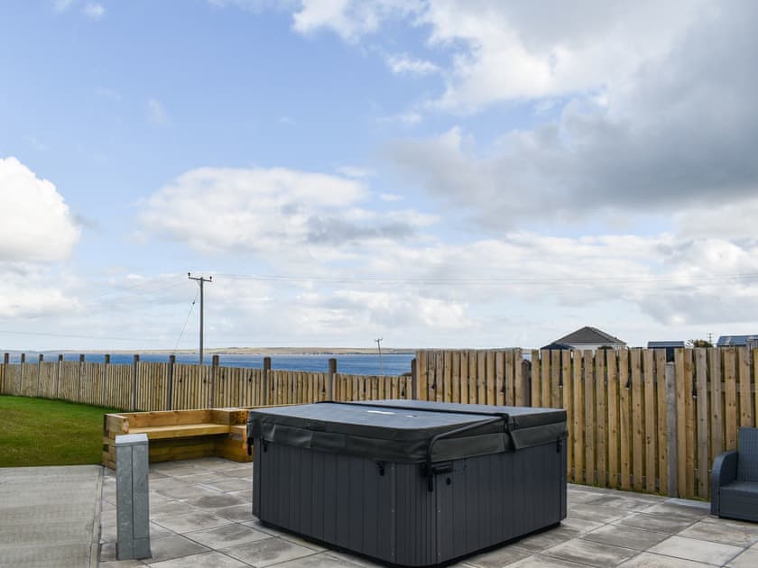 Hot tub | Ryka Lodge, All Outer Hebrides