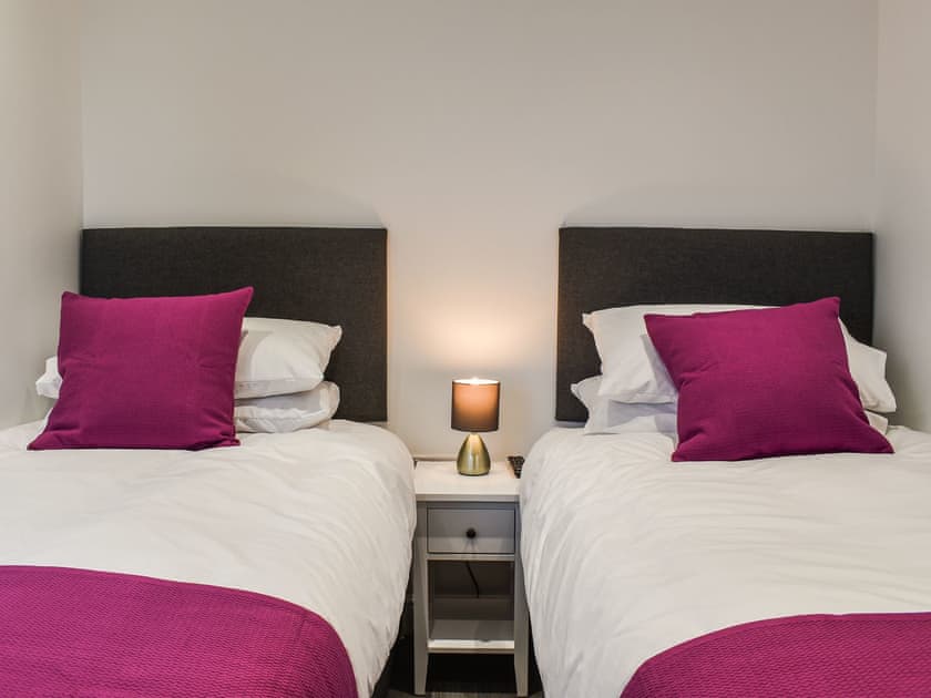 Twin bedroom | Excalibur Cottage, St Annes