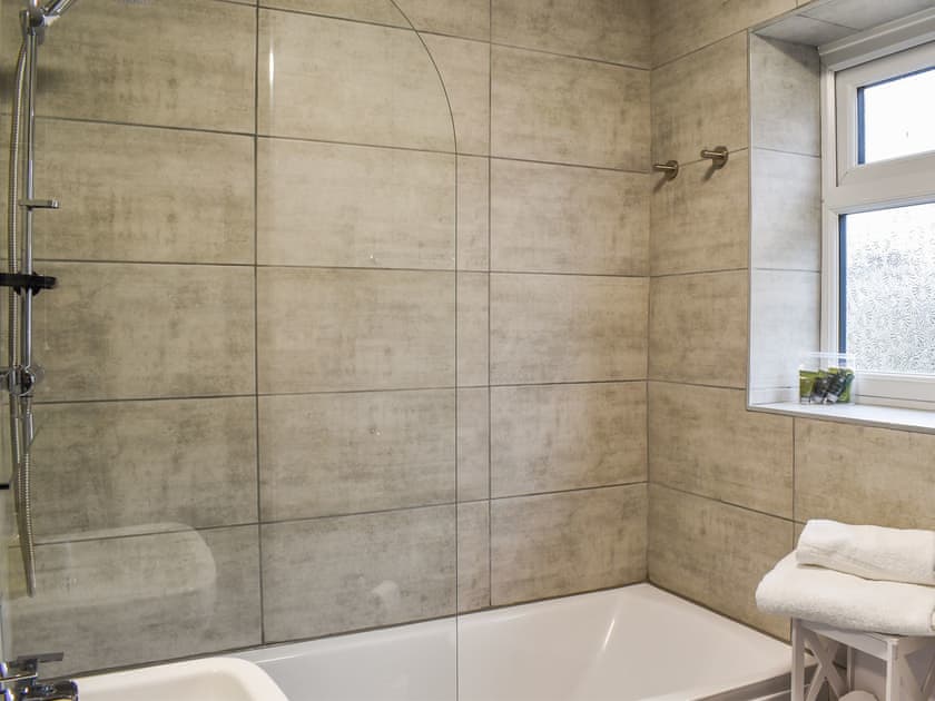 Bathroom | Excalibur Cottage, St Annes