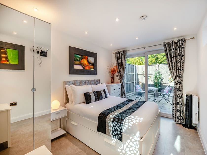Double bedroom | Little Heron - River Annexe, Christchurch
