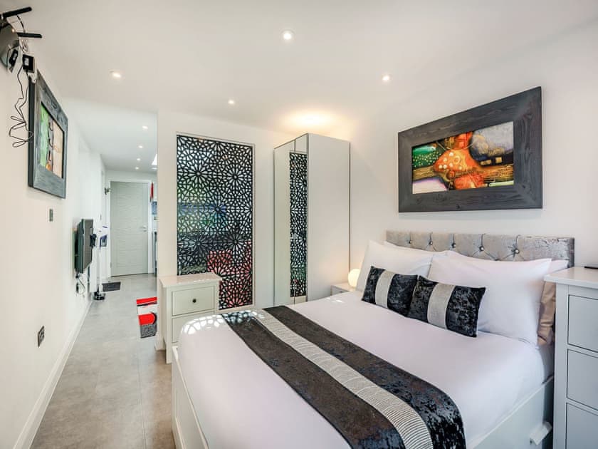 Double bedroom | Little Heron - River Annexe, Christchurch