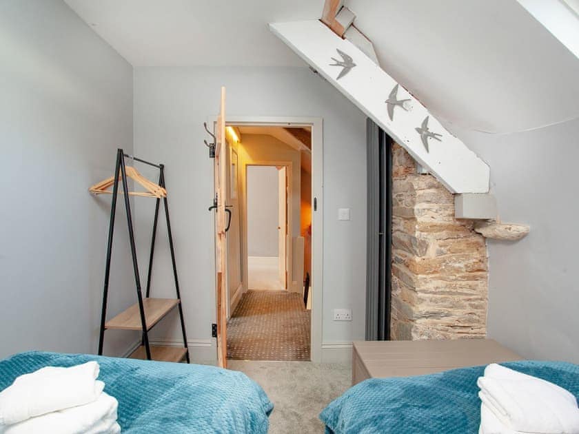 Twin bedroom | The Barn House, Ugborough