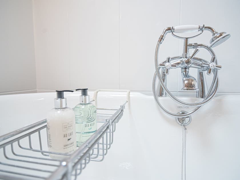 Bathroom | Steading Cottage - Airds Estate, Port Appin