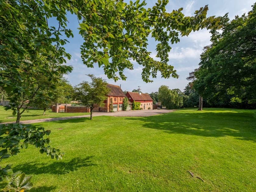 Setting | Belchamp Hall Coach House - Belchamp Cottages, Belchamp Walter