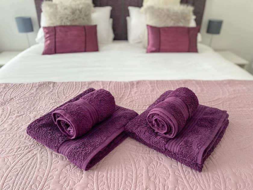Downstairs bedroom set as a king size bedroom | Holly Cottage, Palnackie, near Castle Douglas