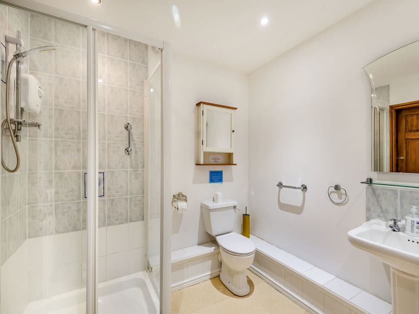 Shower room | Juice Trump - Poachers Hideaway, Belchford