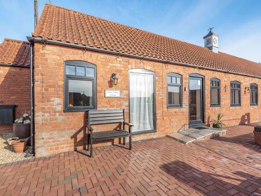 Exterior | Juice Trump - Poachers Hideaway, Belchford