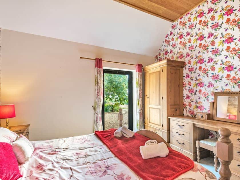 Double bedroom | Shire Horse Barn - Poachers Hideaway, Belchford