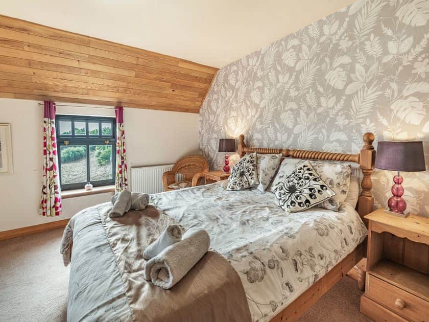 Double bedroom | The Granary - Poachers Hideaway, Belchford