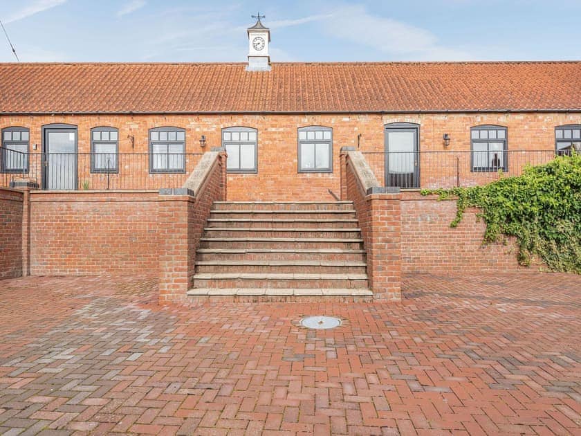 Setting | The Granary - Poachers Hideaway, Belchford