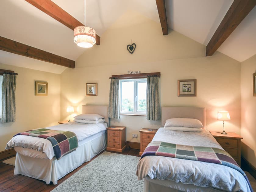 Twin bedroom | Heron Cottage - Shropshire Retreats, Bishops Castle