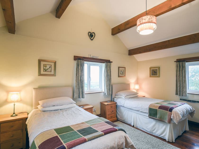 Twin bedroom | Heron Cottage - Shropshire Retreats, Bishops Castle