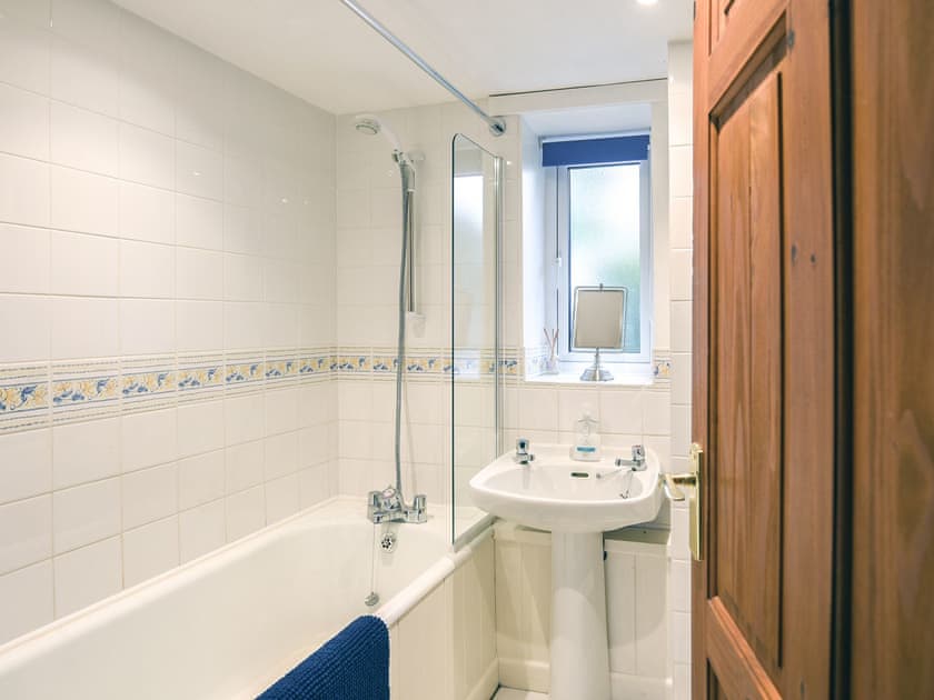 Bathroom | Heron Cottage - Shropshire Retreats, Bishops Castle