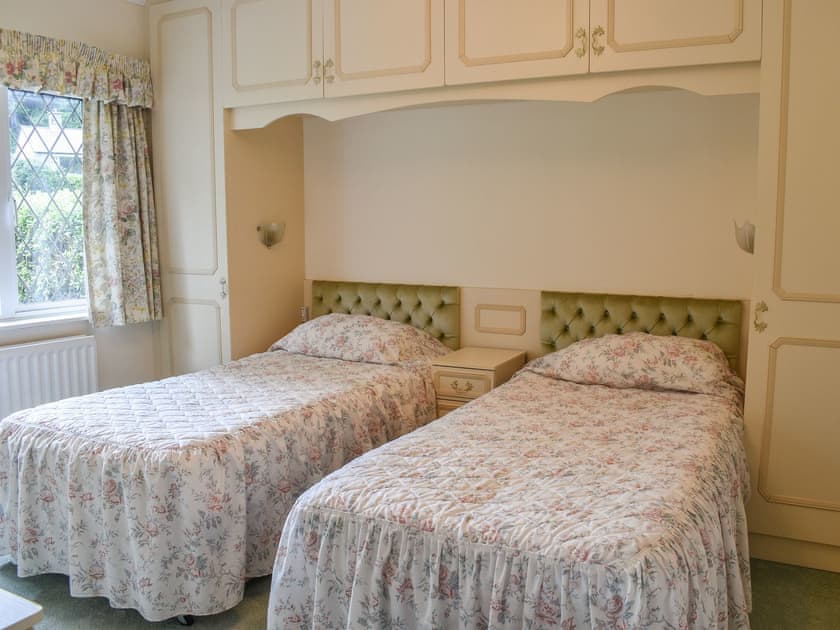 Twin bedroom | Ty’r Glyn, Llanbedrog