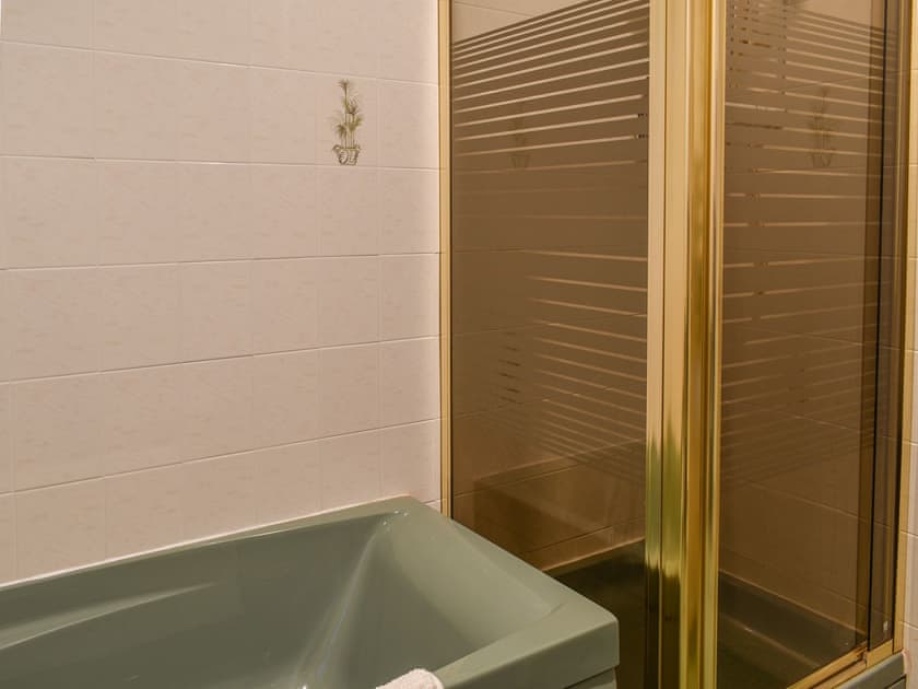 Bathroom | Ty’r Glyn, Llanbedrog