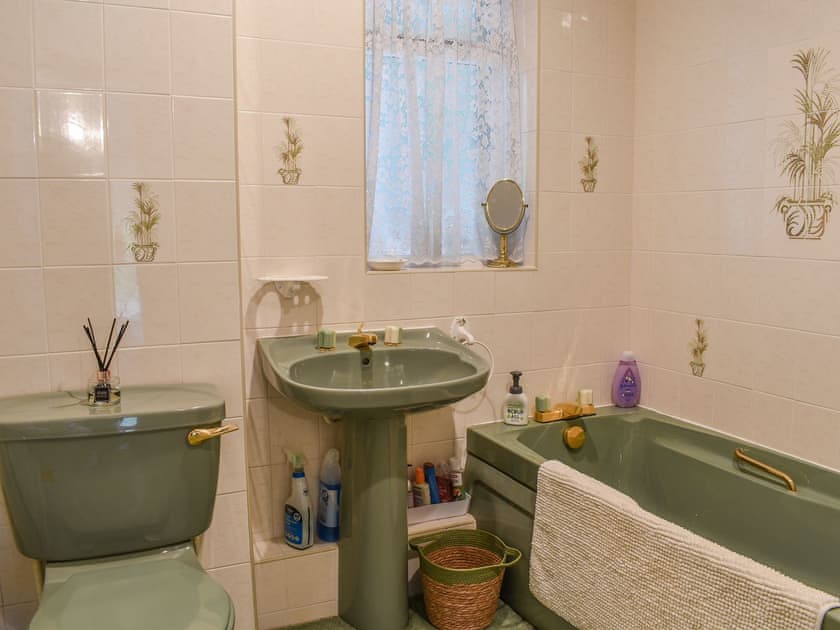 Bathroom | Ty’r Glyn, Llanbedrog