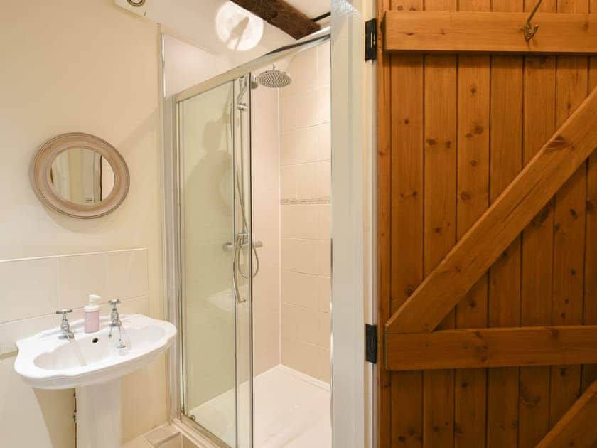 Shower room | Garth Ucha, Llanyblodwel