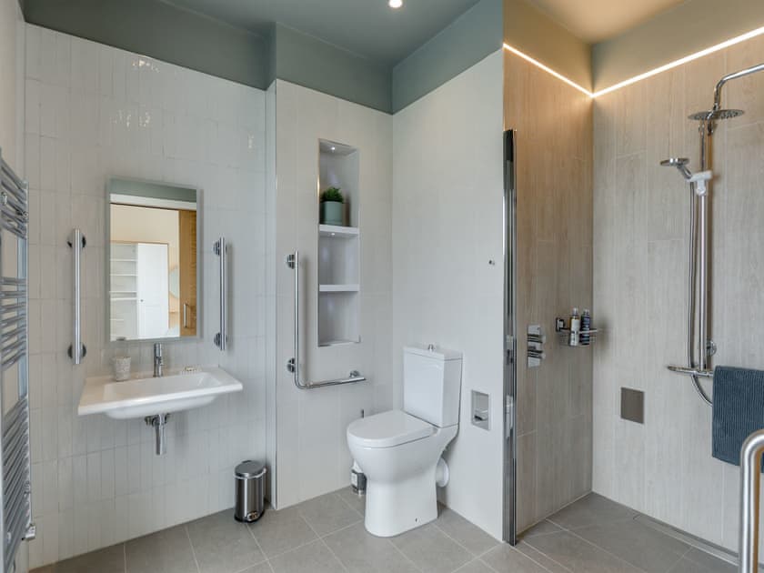 En-suite | Buttercup Lodge - Meadow Lodges - Buttercup Lodge, Boothby Pagnell