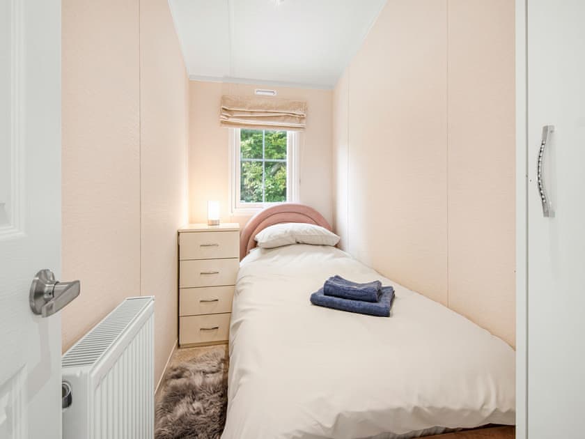 Single bedroom | European Lodge - Lady Edith’s Duo, Scarborough