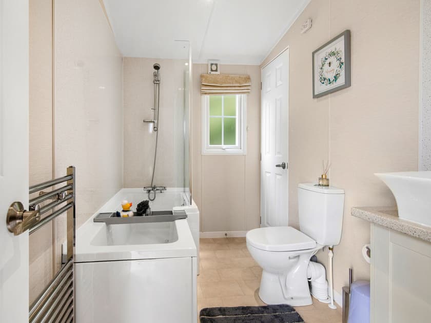Bathroom | European Lodge - Lady Edith’s Duo, Scarborough