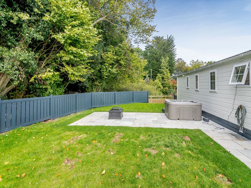 Garden | European Lodge - Lady Edith’s Duo, Scarborough