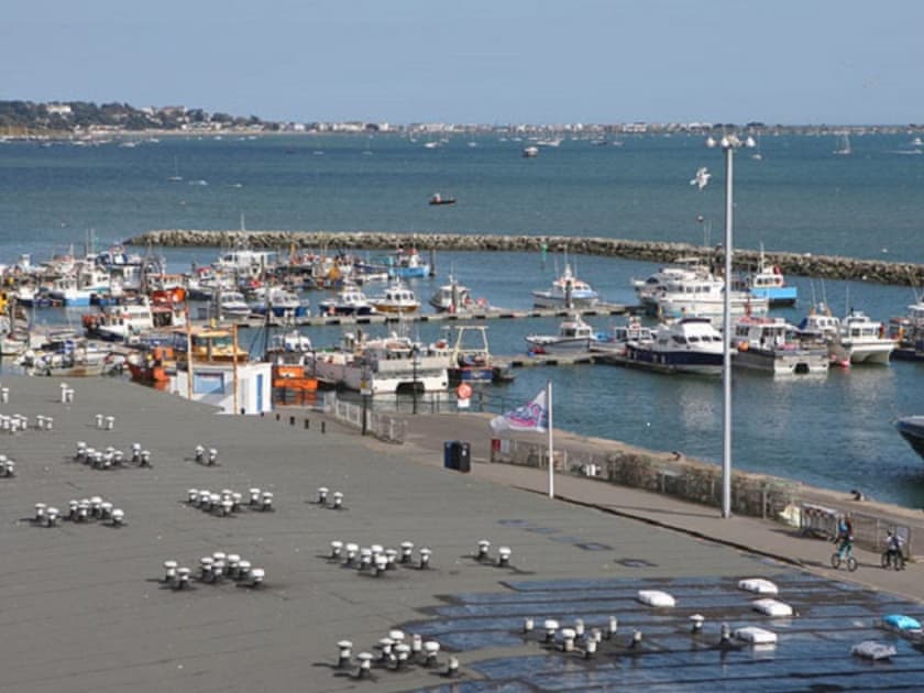 Surrounding area | Jeanneau, Poole