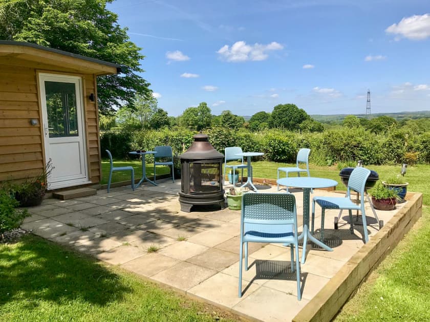 Outdoor area | Meadowsweet - Treetops Retreats, Hailsham
