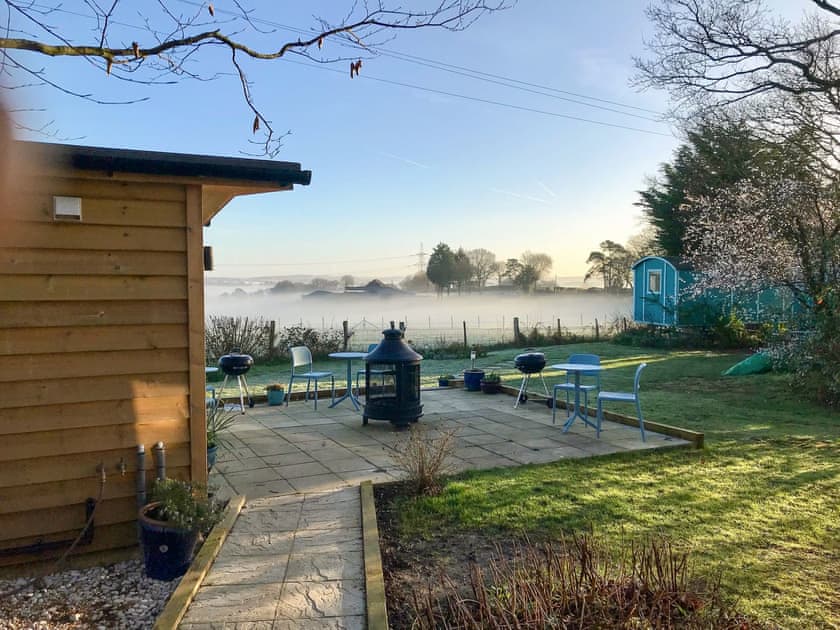 Outdoor area | Meadowsweet - Treetops Retreats, Hailsham