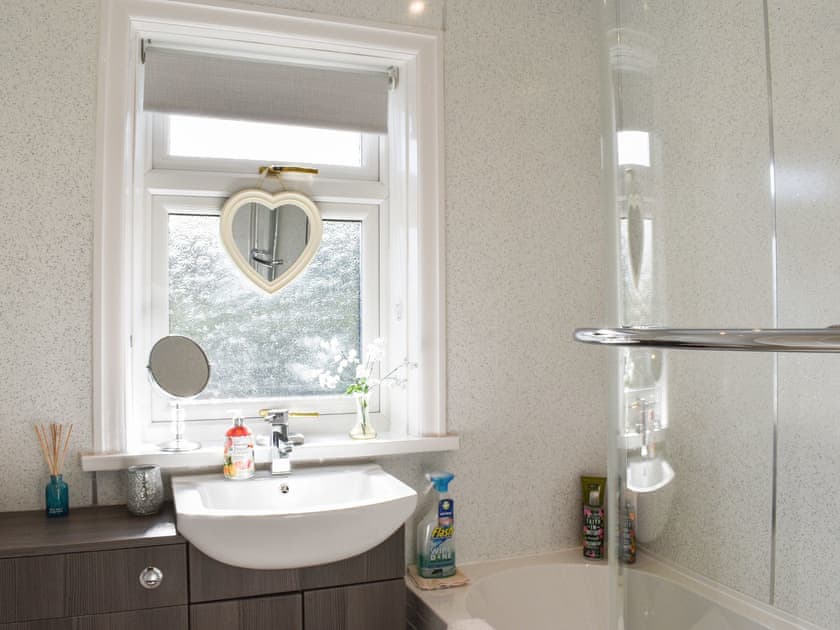 Shower room | Holme Valley Cottage, Holmfirth