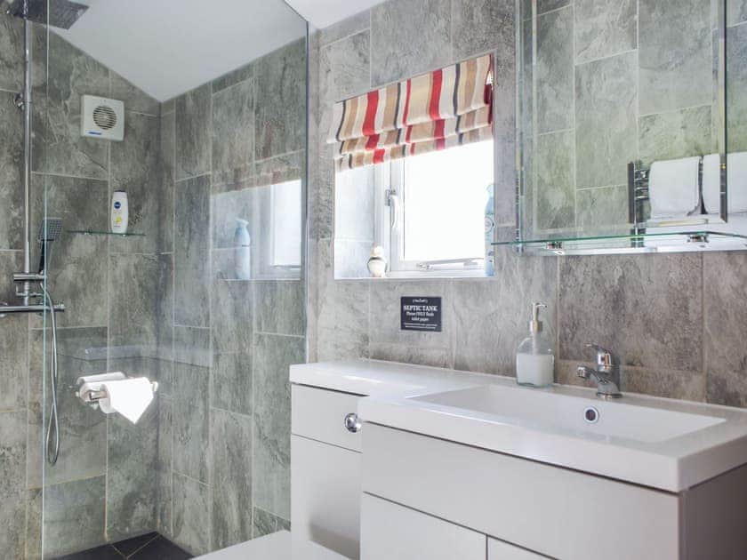 Shower room | Y Bwthyn, Blaenwaun