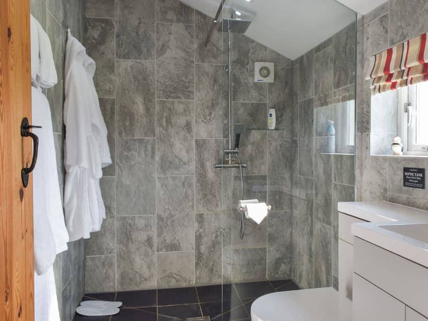 Shower room | Y Bwthyn, Blaenwaun