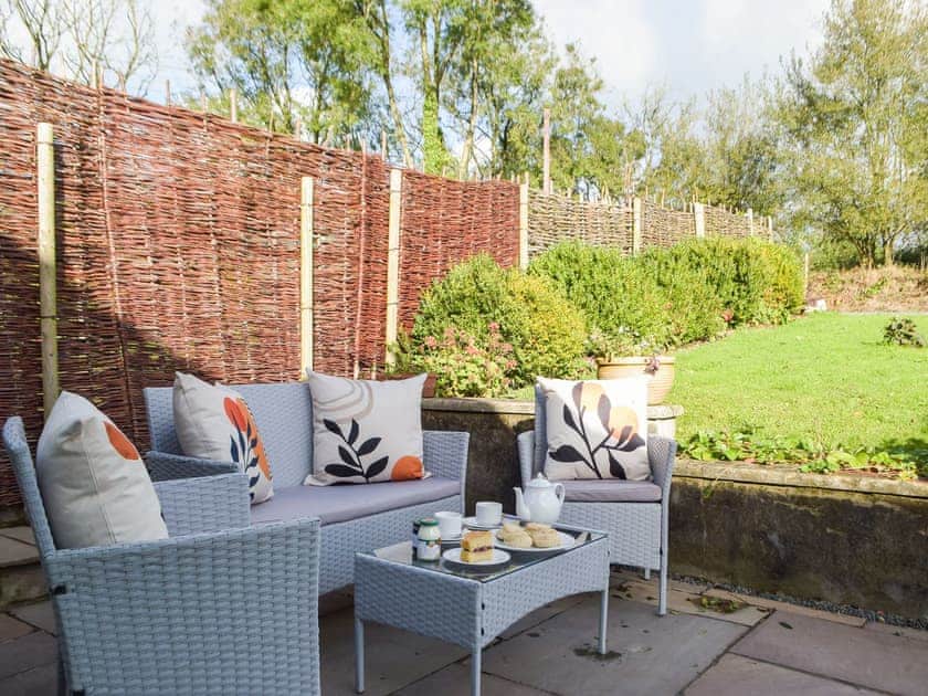Sitting-out-area | Y Bwthyn, Blaenwaun