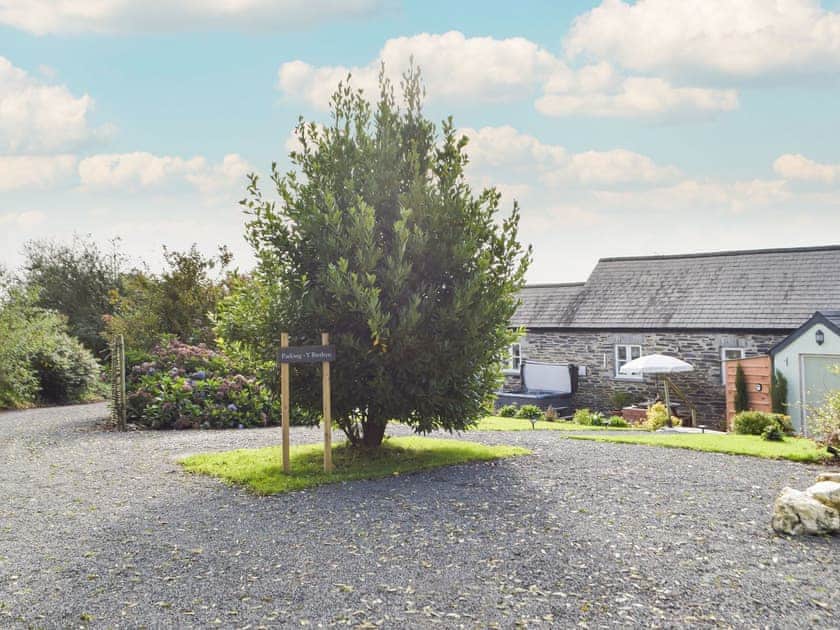 Parking | Y Bwthyn, Blaenwaun