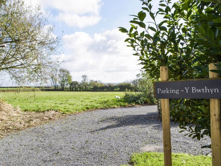 Parking | Y Bwthyn, Blaenwaun