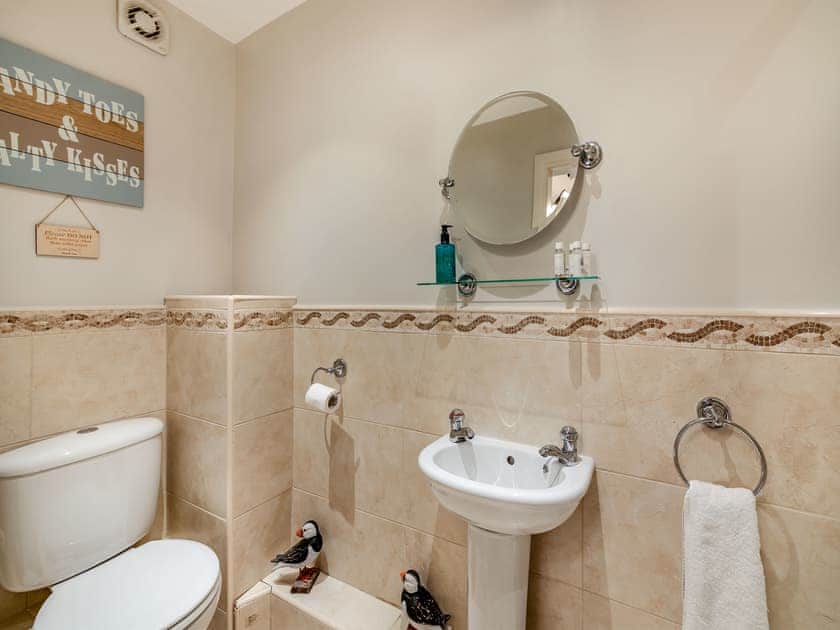 Shower room | Cobblestone Cottage, Seahouses