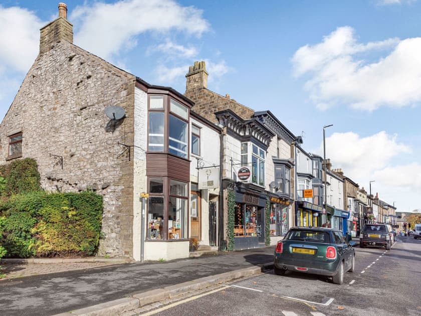 Setting | Peak Mews, Buxton