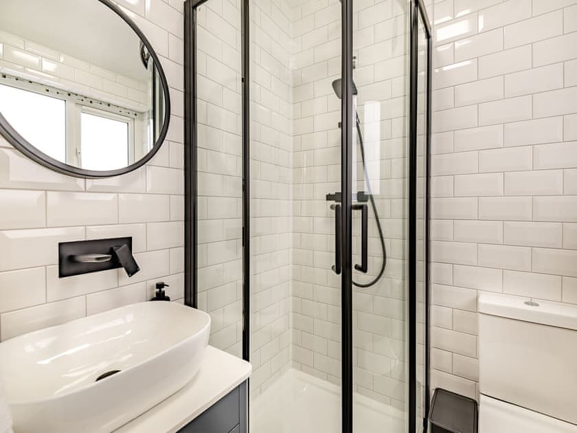 Shower room | Ida’s Place - St Andrews Cottages, Lincoln