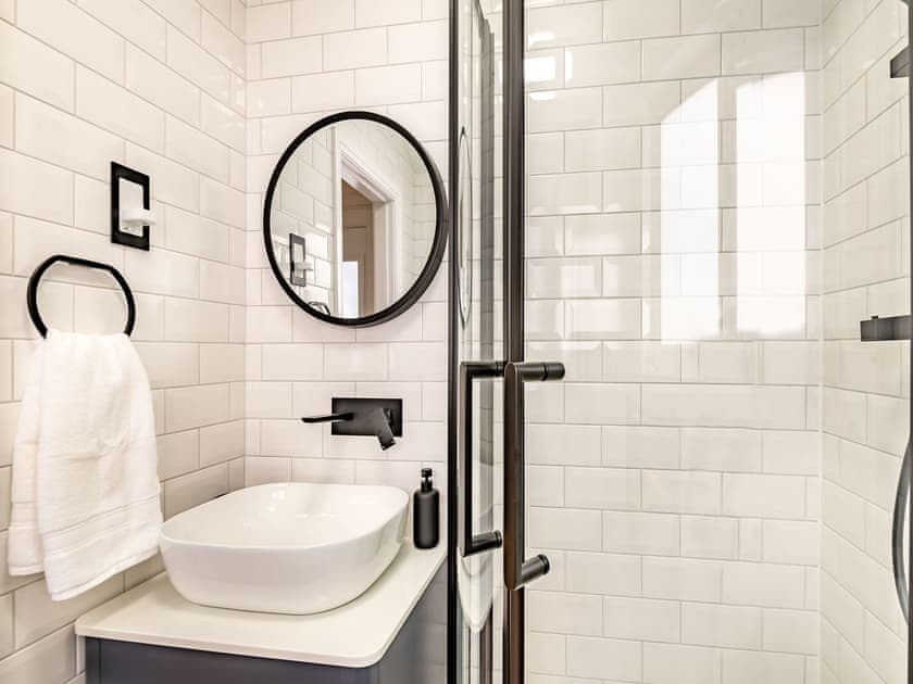 Shower room | Ida’s Place - St Andrews Cottages, Lincoln