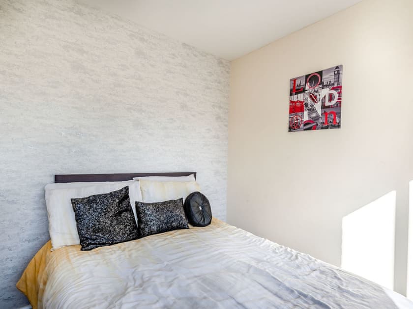 Double bedroom | Rainbow Bungalow 2 - Kings Caravan Park, Chapel St Leonards