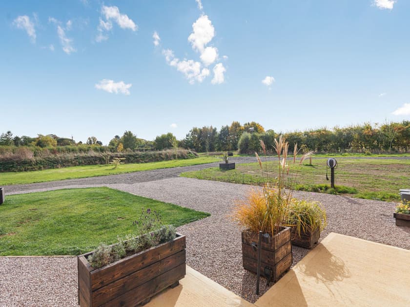 Garden and grounds | Daisy Lodge - Meadow Lodges - Daisy Lodge, Boothby Pagnell