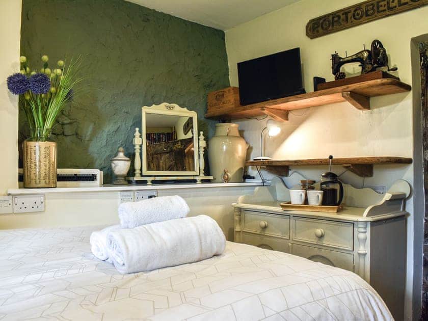 Double bedroom | Lea Hall Farmhouse, Tissington, near Ashbourne