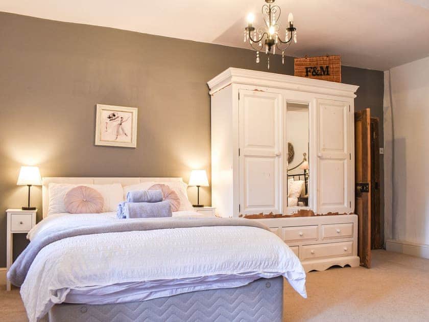 Double bedroom | Lea Hall Farmhouse, Tissington, near Ashbourne
