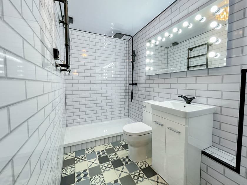 Shower room | Cokaynes - Harthill Hall, Alport, near Bakewell